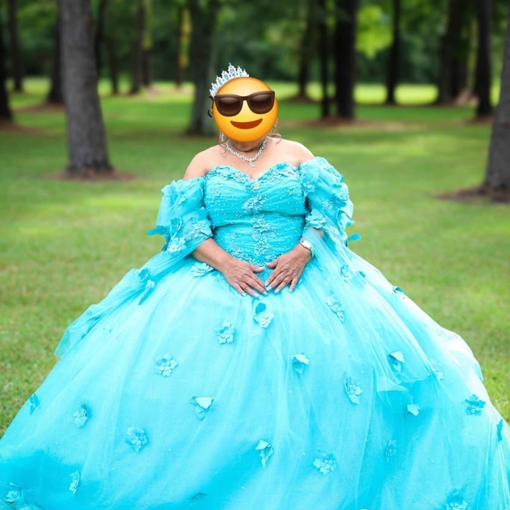Elegant Turquiose Aqua Quinceañera Ball Gown & petticoat